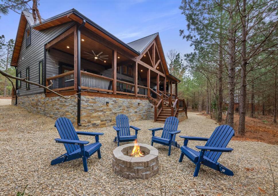 Holiday home Lone Pine Lodge. Brand New! 2 Bedroom Luxury Cabin. *