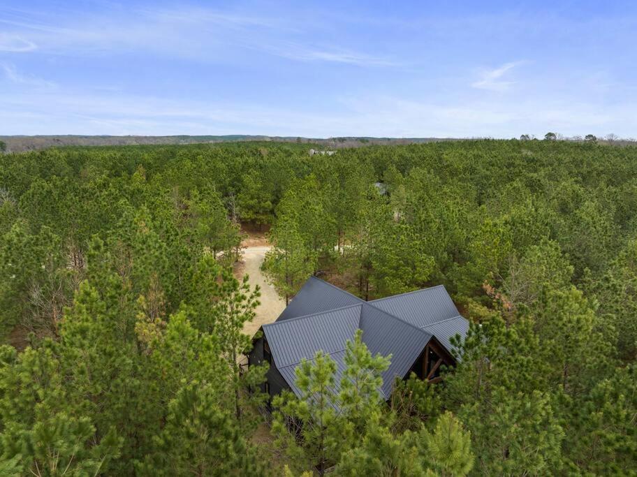 Lone Pine Lodge. Brand New! 2 Bedroom Luxury Cabin. Holiday home *