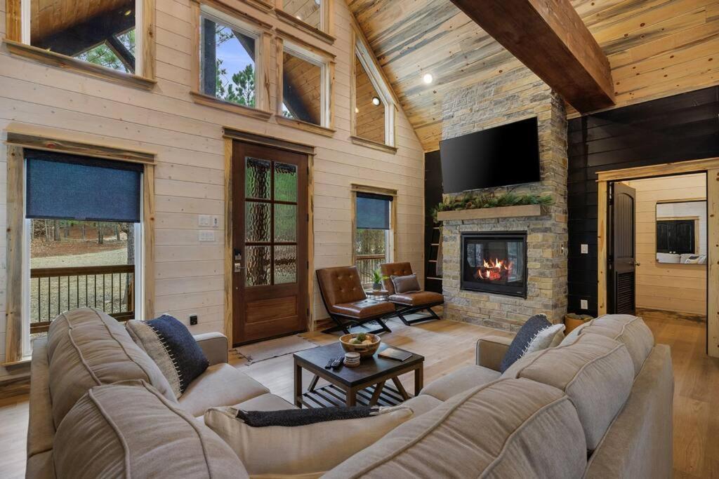 Lone Pine Lodge. Brand New! 2 Bedroom Luxury Cabin. * Broken Bow