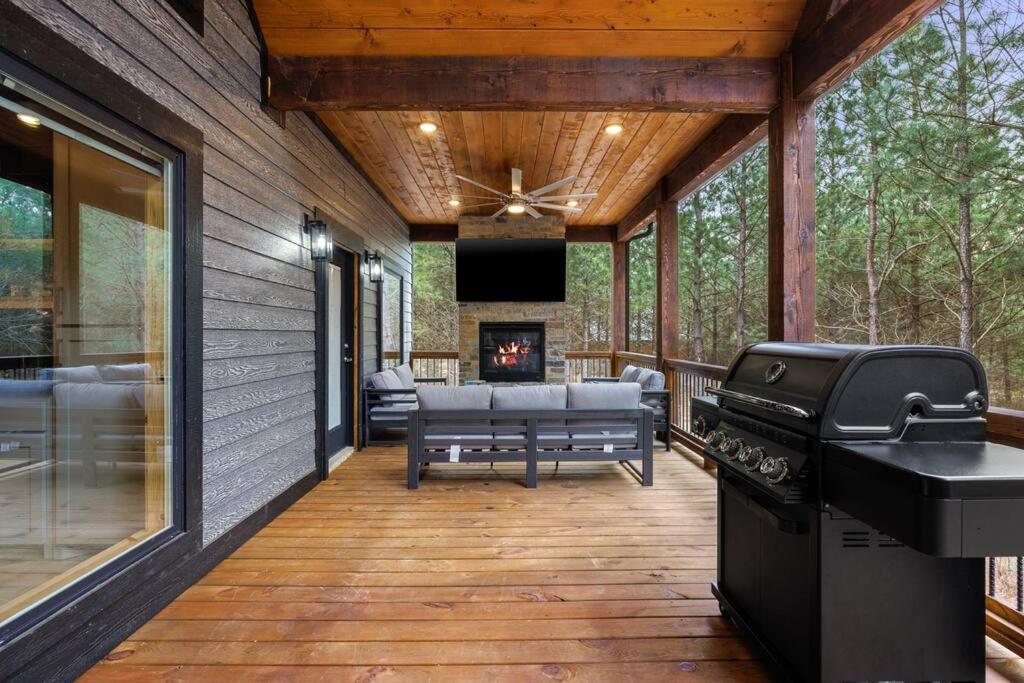 Lone Pine Lodge. Brand New! 2 Bedroom Luxury Cabin. *