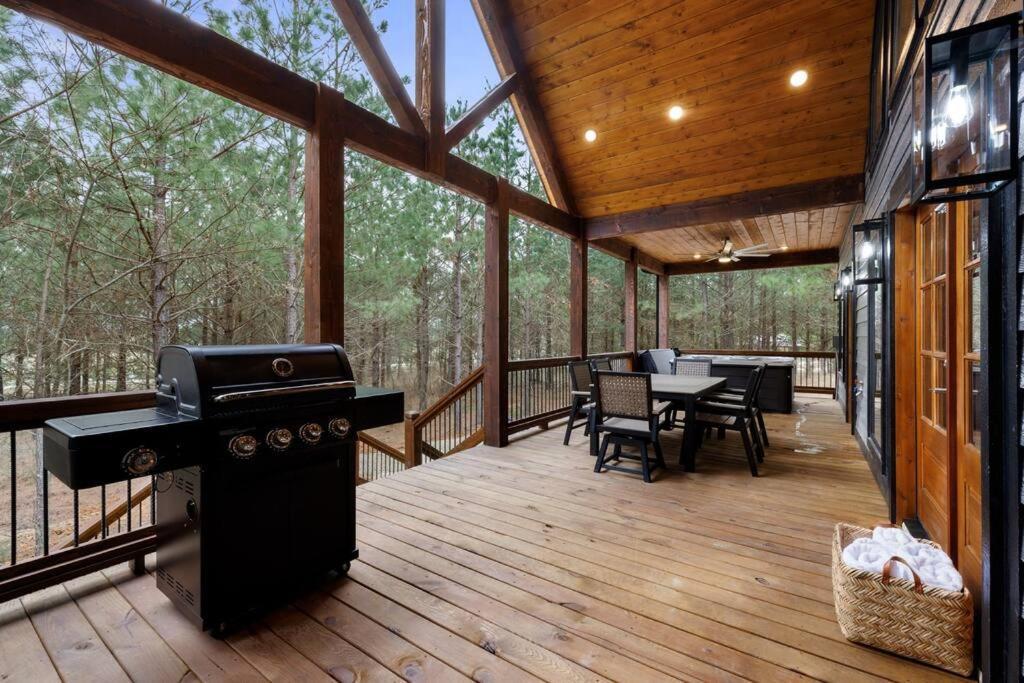 Lone Pine Lodge. Brand New! 2 Bedroom Luxury Cabin. Holiday home
